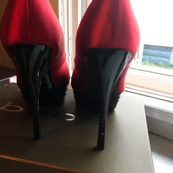 BRAND NEW. Red & black Bebe pumps - Picture 4 of 6